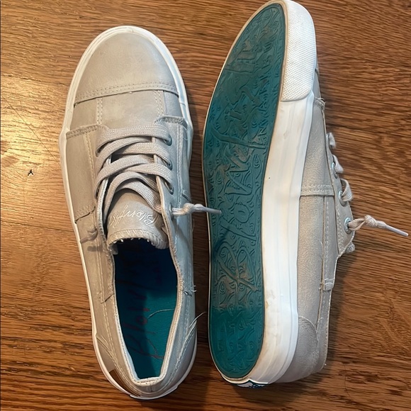 Blowfish Malibu leather Beige Sneakers with Blue Accents - Picture 2 of 4